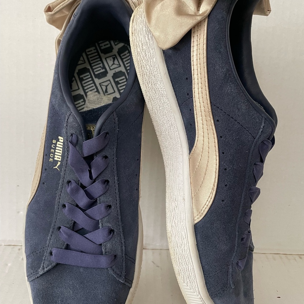 Puma Sneakers Varsity Trainers Blue Suede/Lt Tan Satin Bows & Stripes Size 9 - Picture 3 of 9